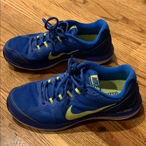 Men’s Nike tennis shoes